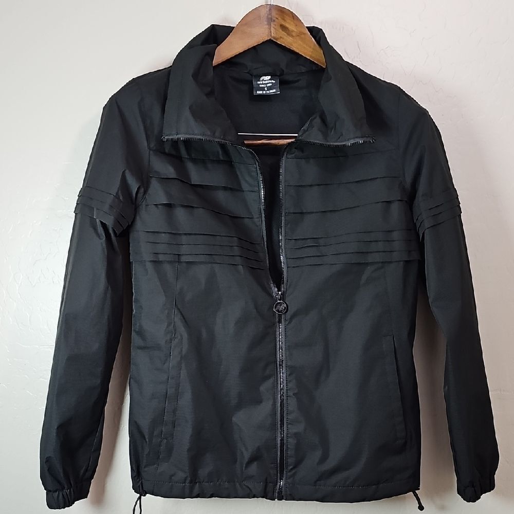 New Balance Wonen's Black Windbreaker Jacket NWT